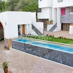 Amazing House In The Center With Pool And Parking